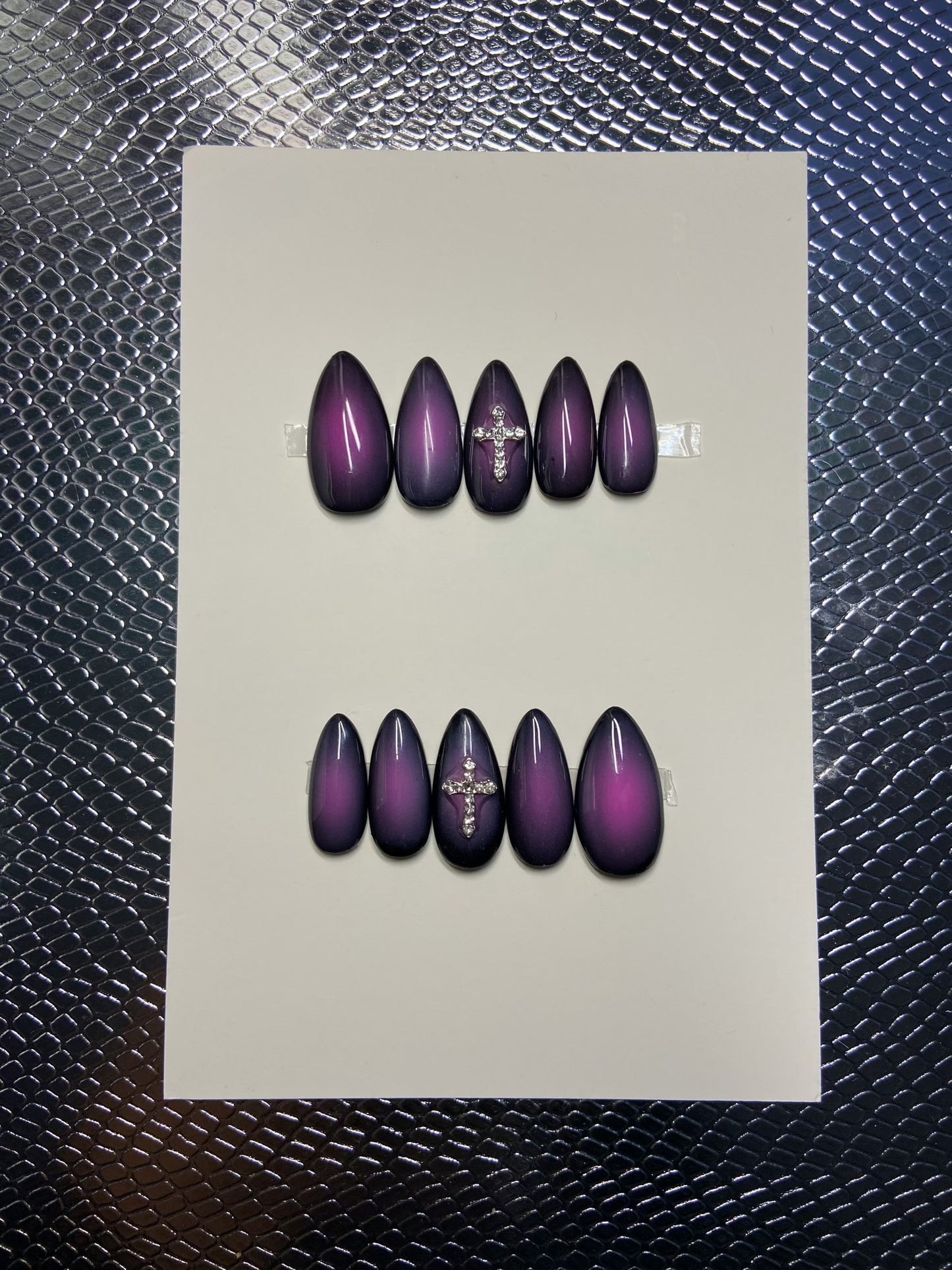 Aura purpura